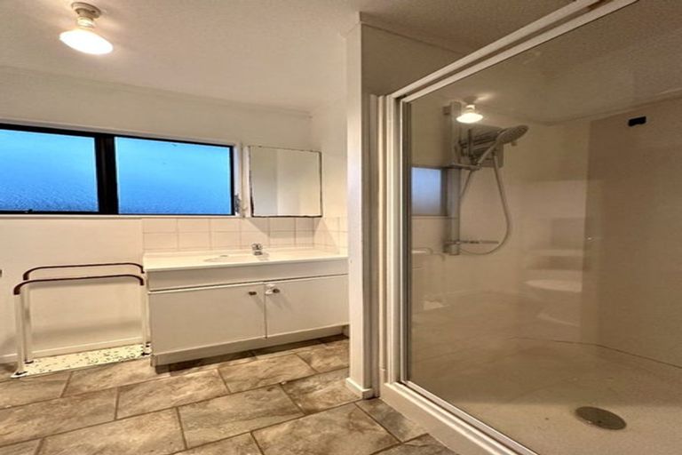 Photo of property in 19a Glenhaven Place, Te Atatu Peninsula, Auckland, 0610