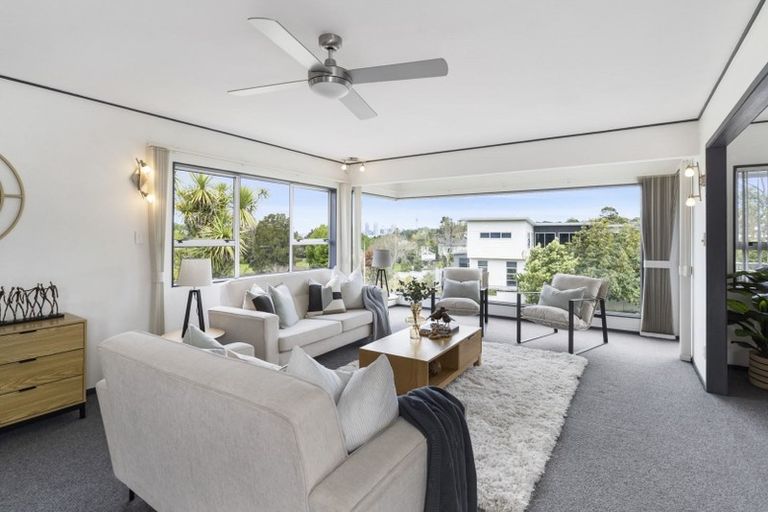 Photo of property in 5 Puawai Place, Northcote, Auckland, 0627