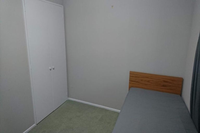 Photo of property in 21 Honeysuckle Place, Northcote, Christchurch, 8052