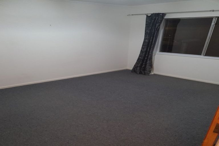 Photo of property in 25a Chetwode Grove, Newlands, Wellington, 6037