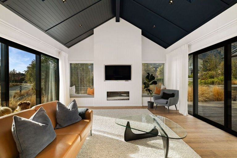 Photo of property in 2 Appin Court, Jacks Point, Queenstown, 9371