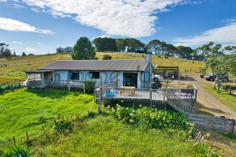 Photo of property in 136 Chamberlain Road, Massey, Auckland, 0614