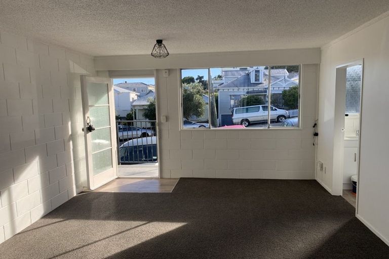 Photo of property in 2/4 Derby Street, Mount Victoria, Wellington, 6011