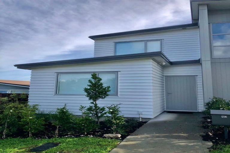Photo of property in 1c Pavola Grove, Glenfield, Auckland, 0629