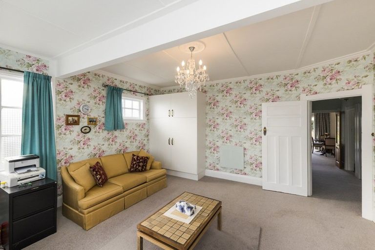 Photo of property in 7 Station Road, Marton, 4710