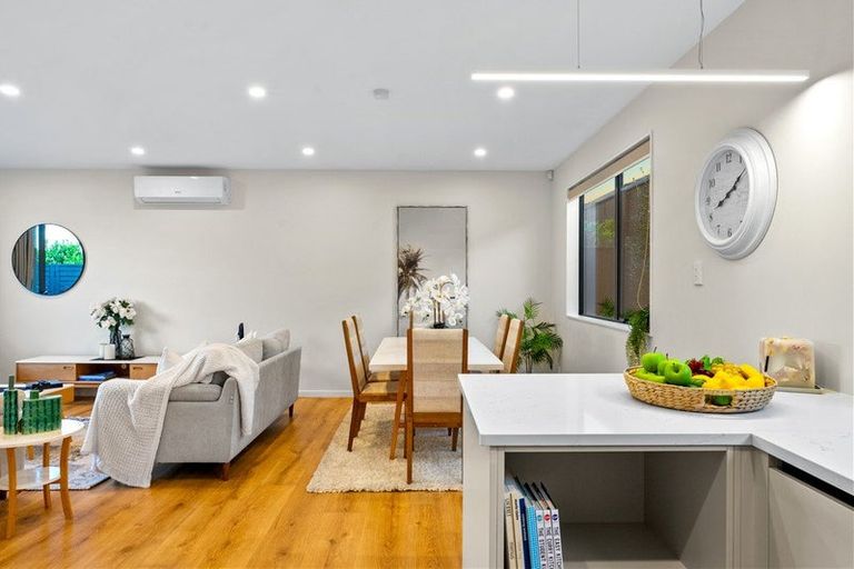 Photo of property in 112b Hutchinson Avenue, New Lynn, Auckland, 0600