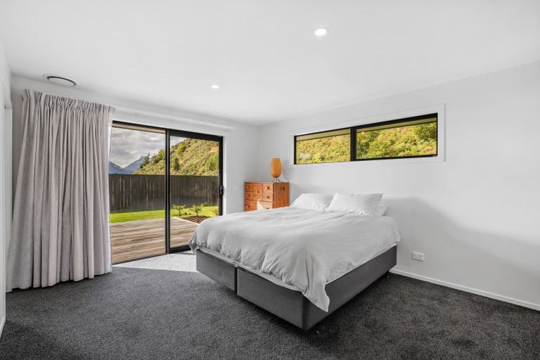 Photo of property in 11 Walter Place, Glenorchy, 9372