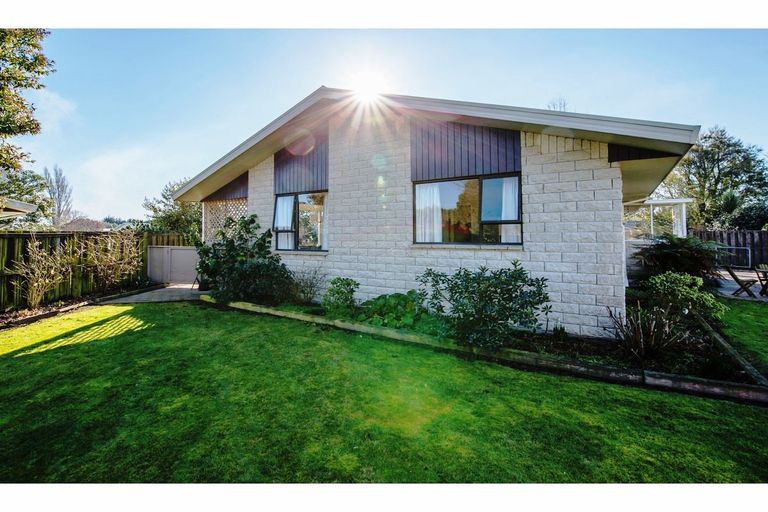 Photo of property in 16 Taiaroa Place, Southbridge, 7602