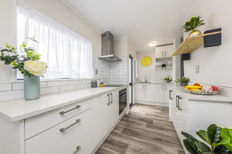 Photo of property in 1/98 Shifnal Drive, Randwick Park, Auckland, 2105