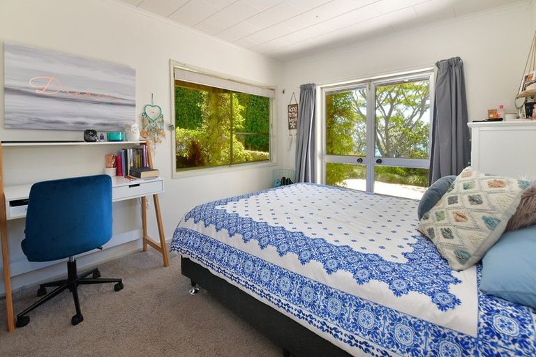 Photo of property in 106 Vipond Road, Stanmore Bay, Whangaparaoa, 0932