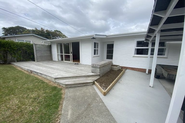 Photo of property in 294 Wairau Road, Glenfield, Auckland, 0629