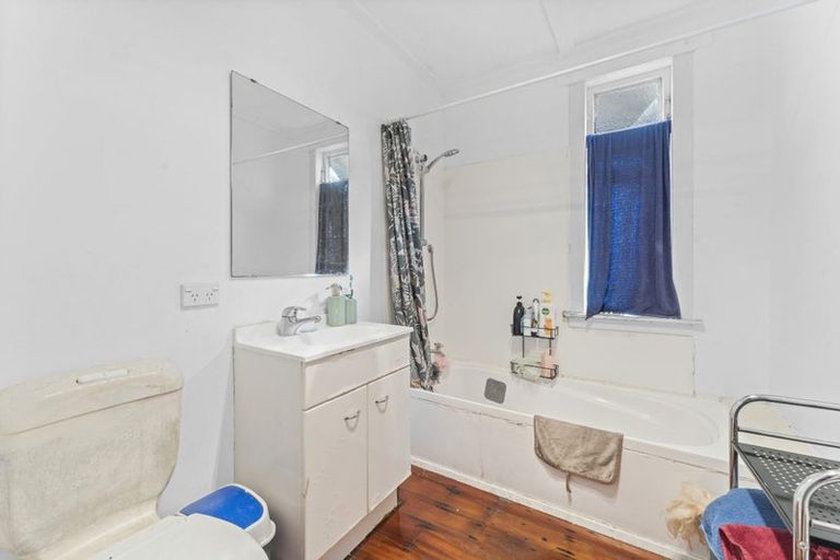 Photo of property in 4050 Great North Road, Glen Eden, Auckland, 0602