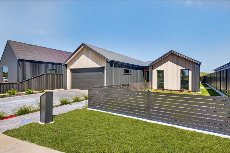 Photo of property in 14 Annie Aranui Drive, Poraiti, 4182
