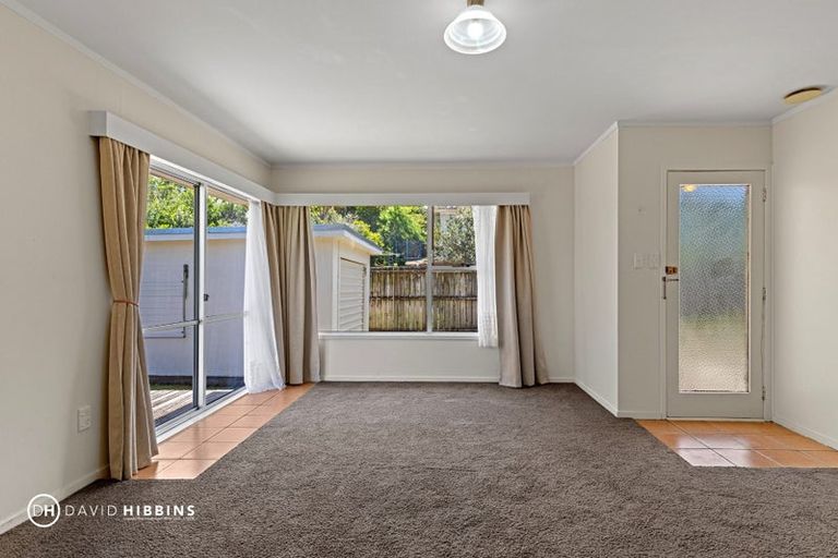 Photo of property in 2/16 Mannering Place, Hillcrest, Auckland, 0627