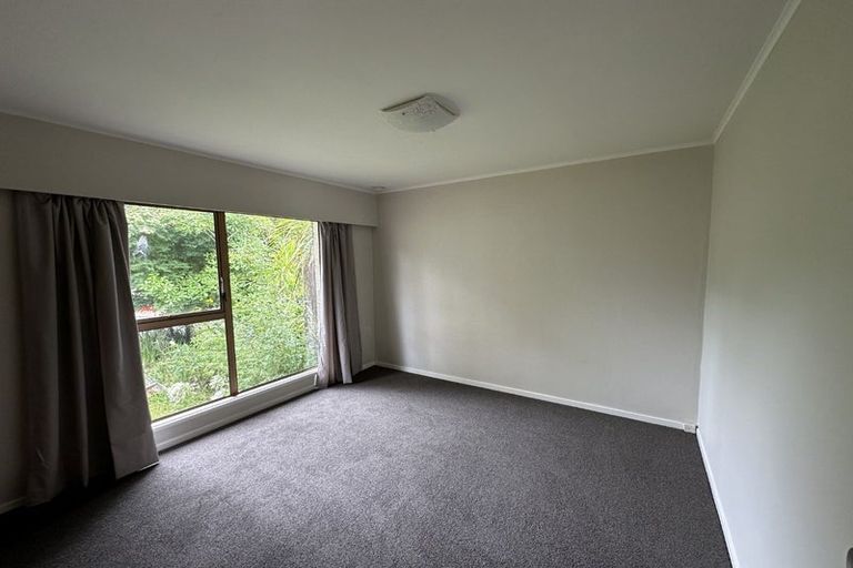 Photo of property in 1/11 Ayton Drive, Totara Vale, Auckland, 0629