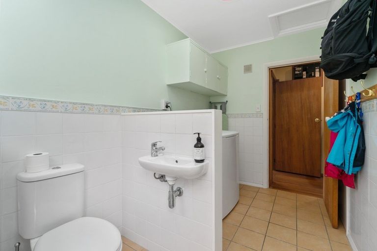 Photo of property in 14 Pinehaven Road, Pinehaven, Upper Hutt, 5019