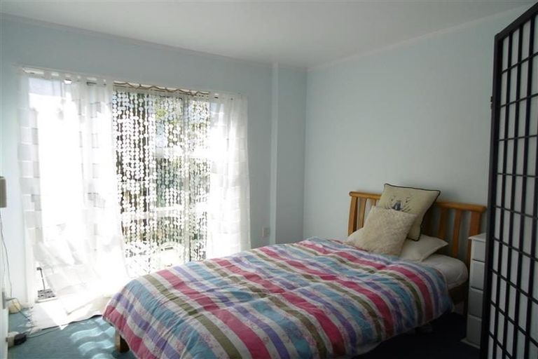 Photo of property in 1/28 Oaktree Avenue, Browns Bay, Auckland, 0630