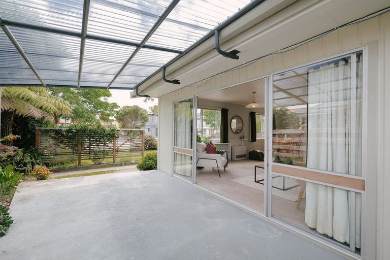 Photo of property in 53 Wikiriwhi Crescent, Awapuni, Palmerston North, 4412