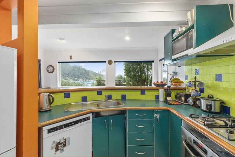 Photo of property in 15 Ferry Road, Days Bay, Lower Hutt, 5013