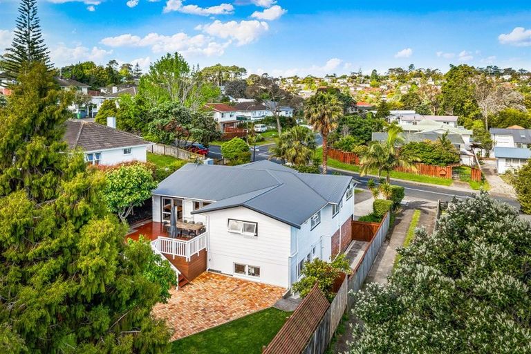 Photo of property in 70 Blakeborough Drive, Forrest Hill, Auckland, 0620