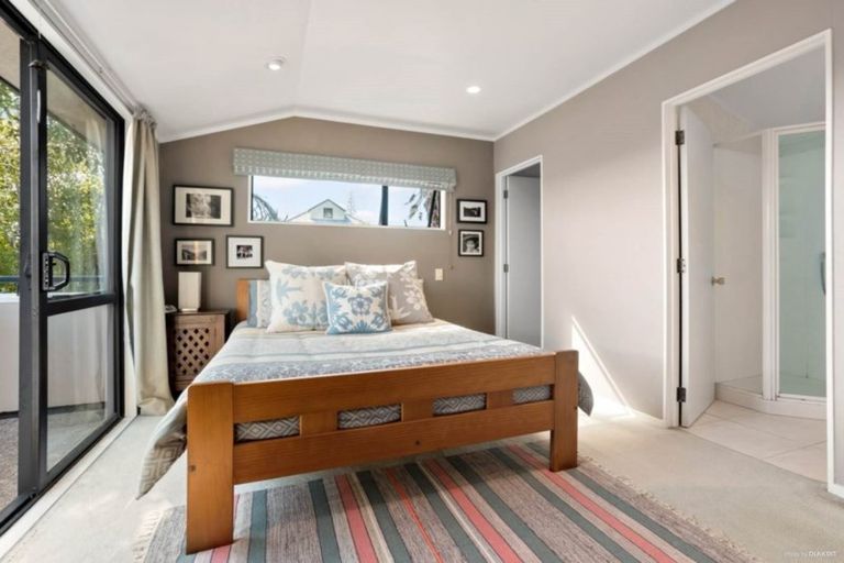 Photo of property in 2/4 Mercury Lane, Windsor Park, Auckland, 0632