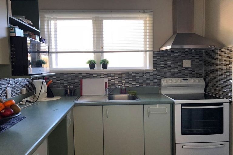 Photo of property in 2/5 Hinemoa Street, Waiwhetu, Lower Hutt, 5010