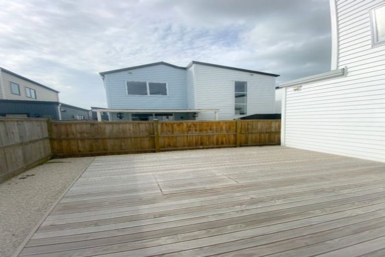 Photo of property in 102 Bellbird Street, Papakura, 2110