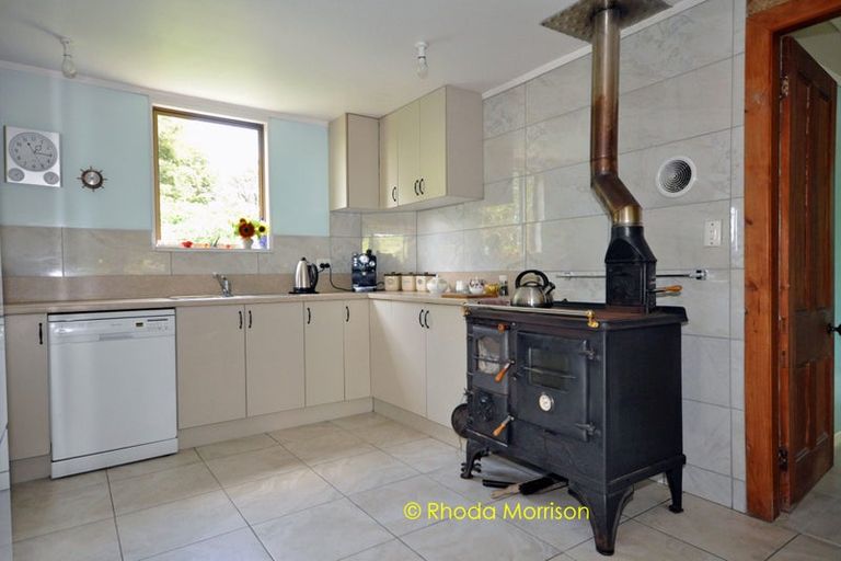 Photo of property in 318 Franklin Road, Paparoa, 0571