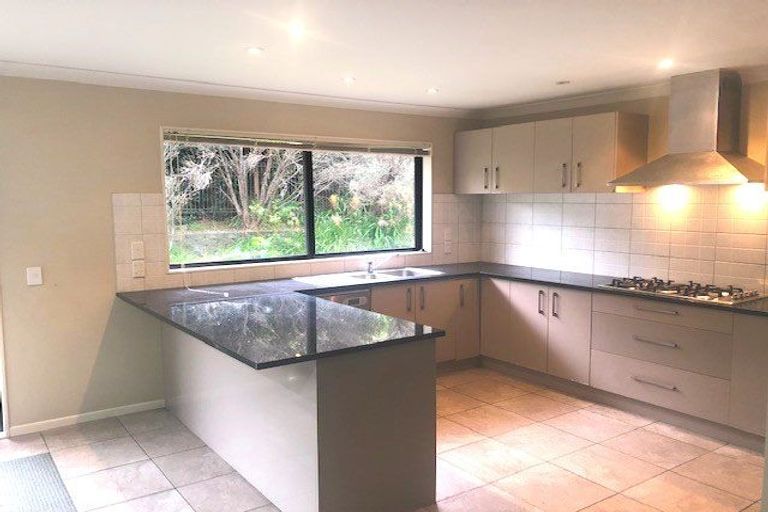 Photo of property in 60 English Oak Drive, Schnapper Rock, Auckland, 0632