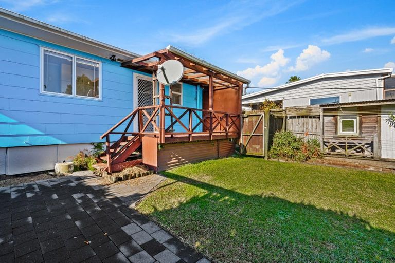 Photo of property in 1/12 Cresta Avenue, Beach Haven, Auckland, 0626