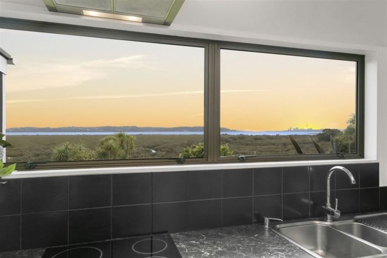 Photo of property in 1/44 Rewarewa Road, Te Atatu Peninsula, Auckland, 0610