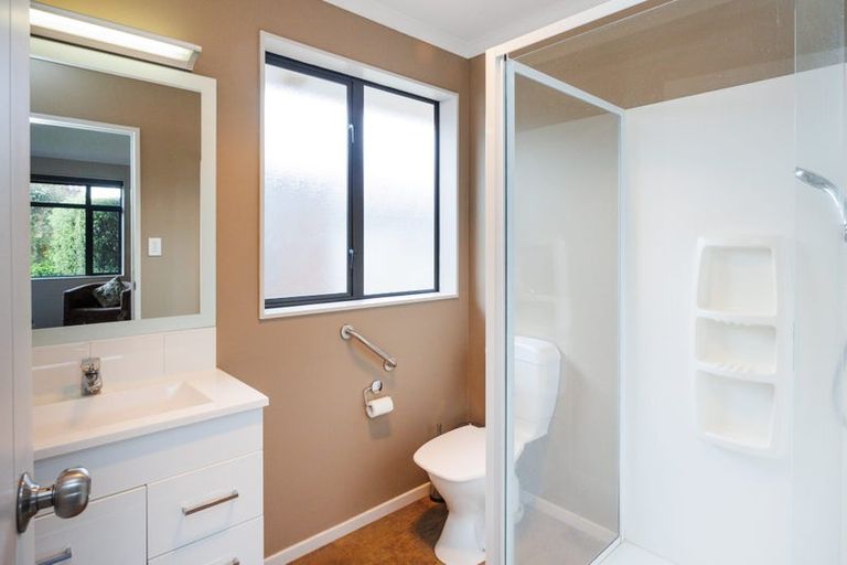 Photo of property in 78 Geneva Terrace, Kelvin Grove, Palmerston North, 4414