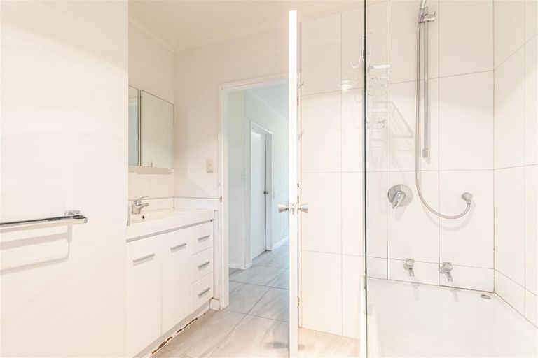 Photo of property in 5/24 Woodglen Road, Glen Eden, Auckland, 0602