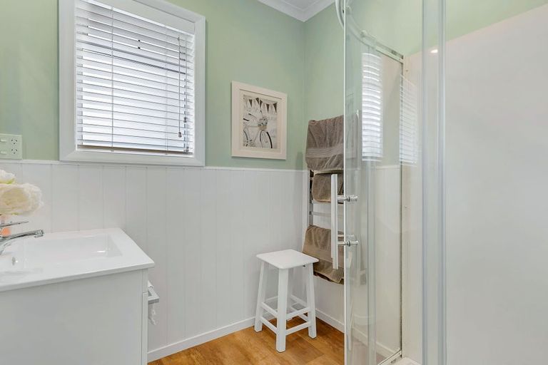 Photo of property in 4 Ranui Terrace, Tawa, Wellington, 5028