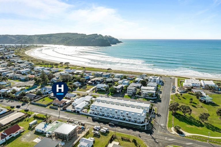 Photo of property in 408 Ocean Road, Whangamata, 3620
