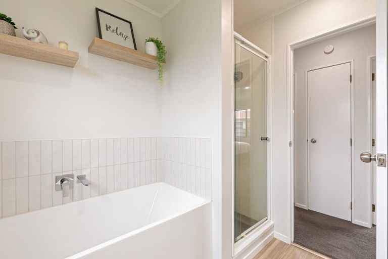 Photo of property in 100 Hillcrest Drive, Kelvin Grove, Palmerston North, 4414