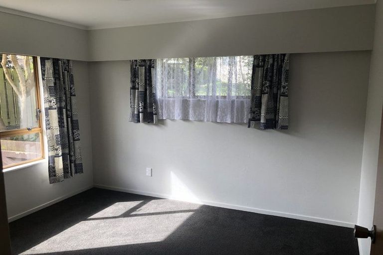 Photo of property in 98 Stewart Drive, Newlands, Wellington, 6037