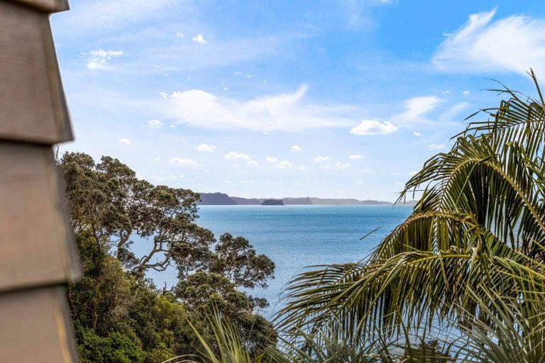 Photo of property in 12 Chelverton Terrace, Red Beach, 0932