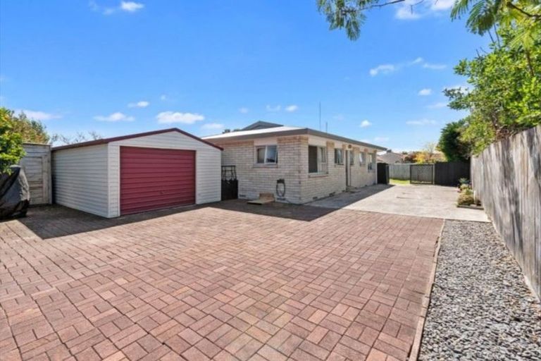 Photo of property in 2b Moorea Place, Mount Maunganui, 3116