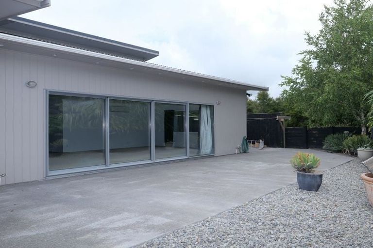 Photo of property in 17 Charlotte Way, Raumati South, Paraparaumu, 5032