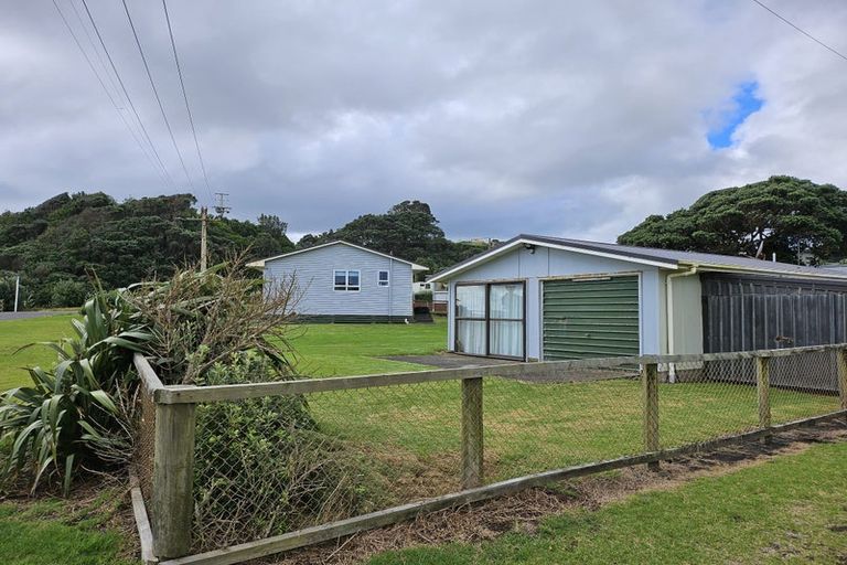 Photo of property in 1 Point Road, Mokau, 4376