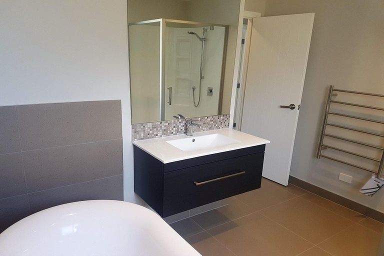 Photo of property in 3 Pae Moana Place, Stanmore Bay, Whangaparaoa, 0932