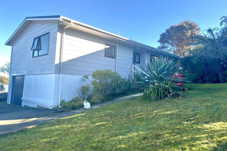 Photo of property in 8 Gaff Place, Whitby, Porirua, 5024