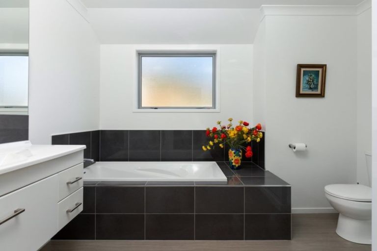 Photo of property in 9 Tui Drive, Picton, 7220