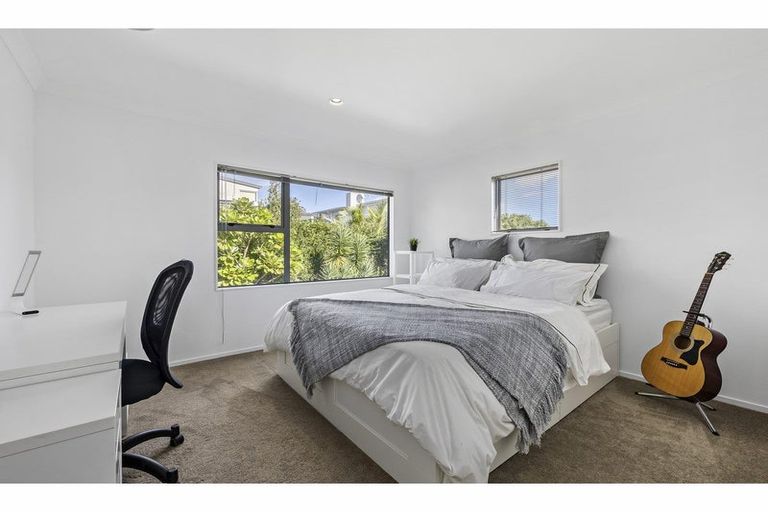 Photo of property in 14 Witton Place, Schnapper Rock, Auckland, 0632