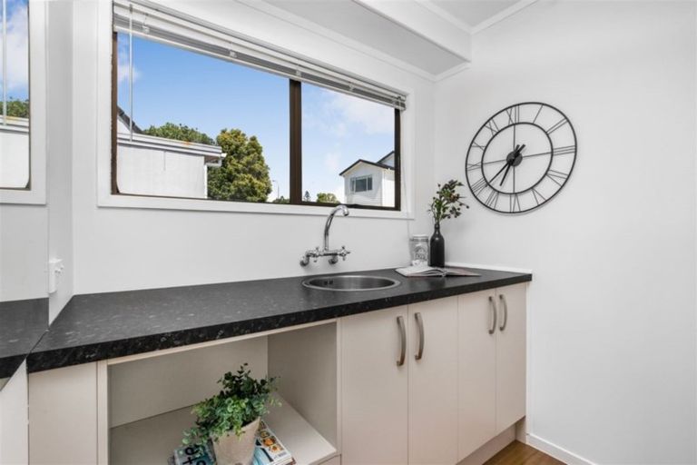 Photo of property in 2/327 Bucklands Beach Road, Bucklands Beach, Auckland, 2012