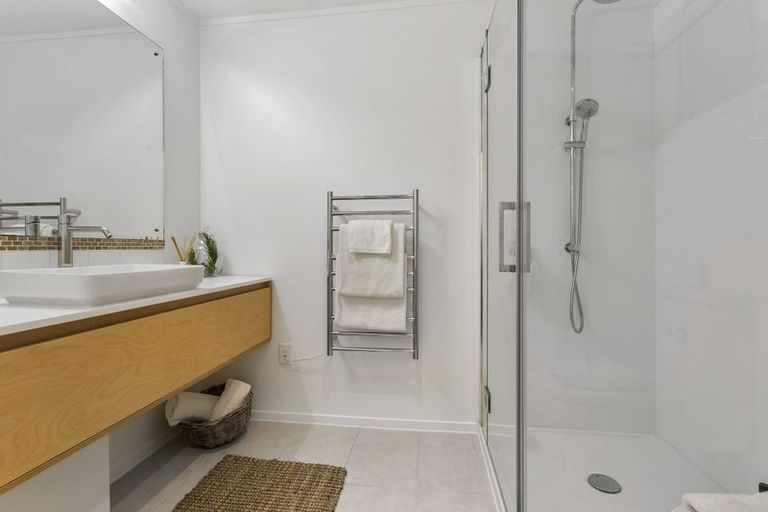 Photo of property in 10a Marama Street, Castor Bay, Auckland, 0620