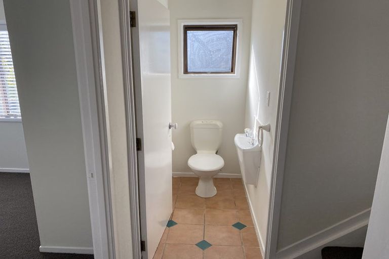 Photo of property in 1/19 Marcel Place, Glenfield, Auckland, 0629