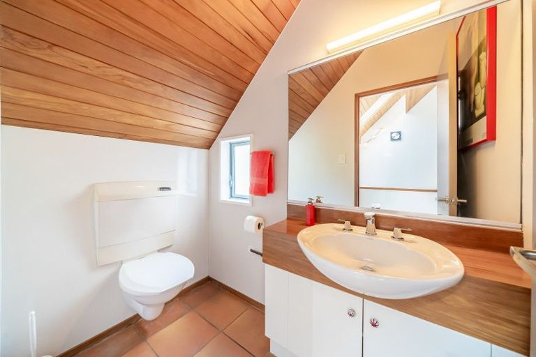 Photo of property in 1 Roys Road, Plimmerton, Porirua, 5026