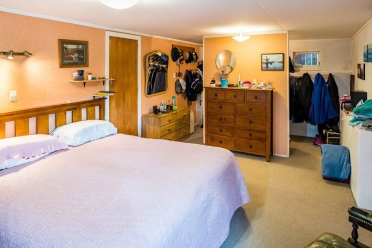 Photo of property in 13 Lyndhurst Road, Tawa, Wellington, 5028